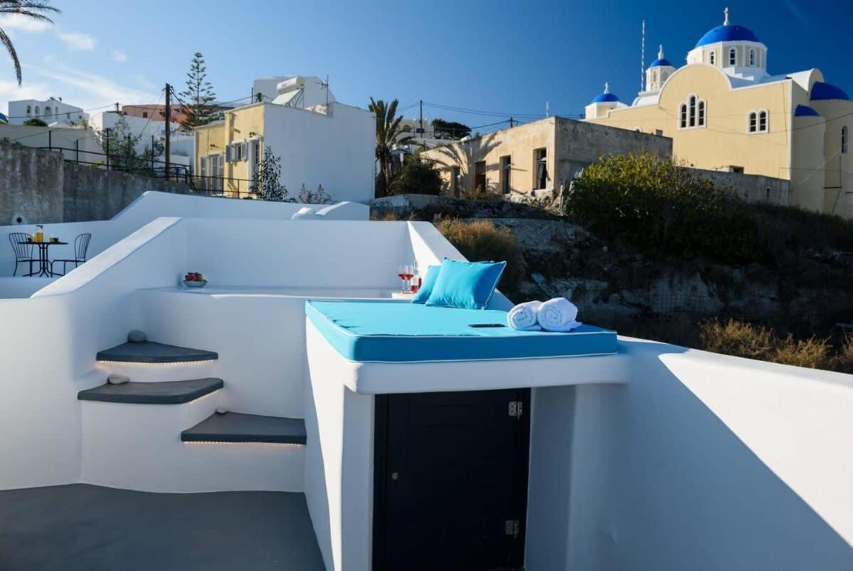 Santorini Traditional Apt With Private Hot Tub Apartment Фира Екстериор снимка