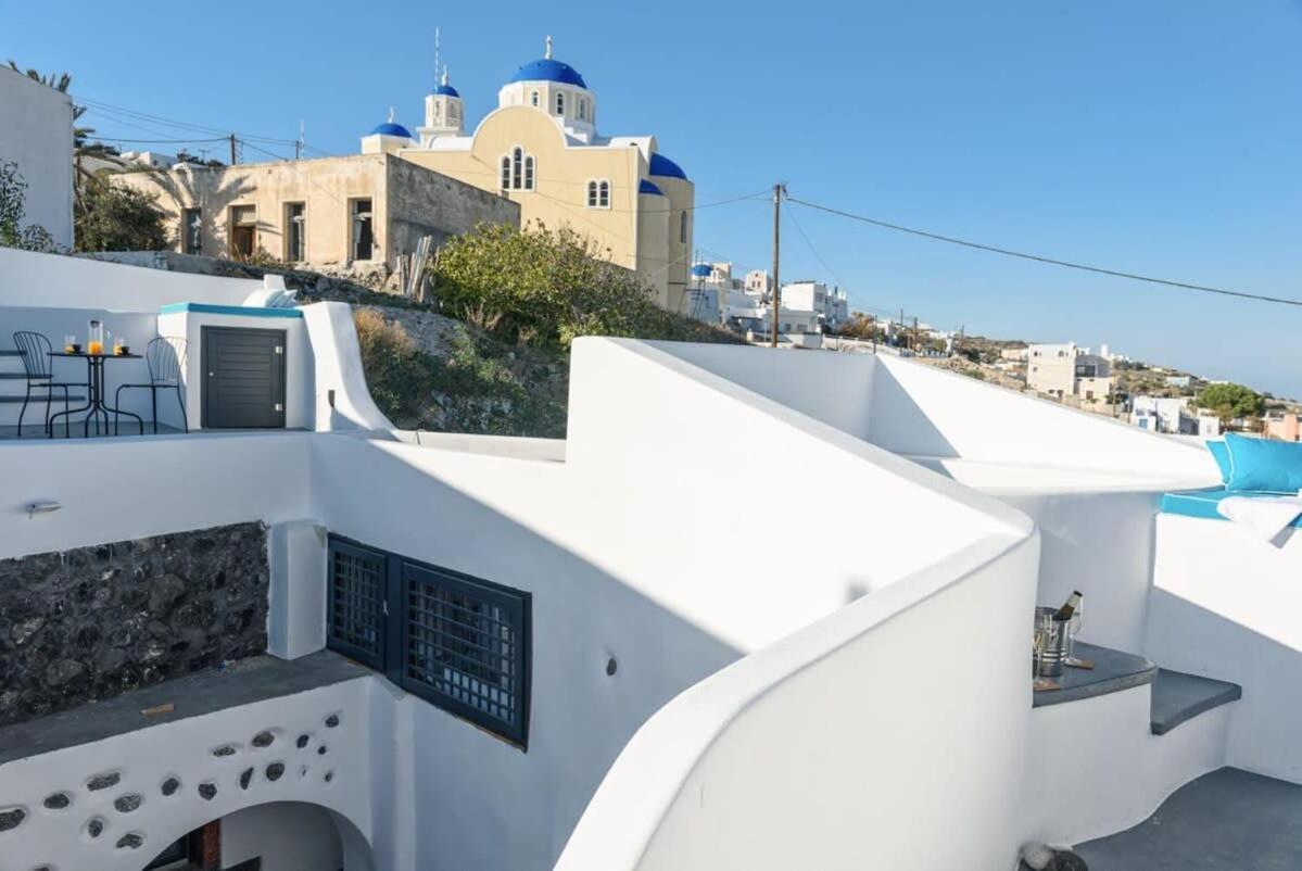Santorini Traditional Apt With Private Hot Tub Apartment Фира Екстериор снимка