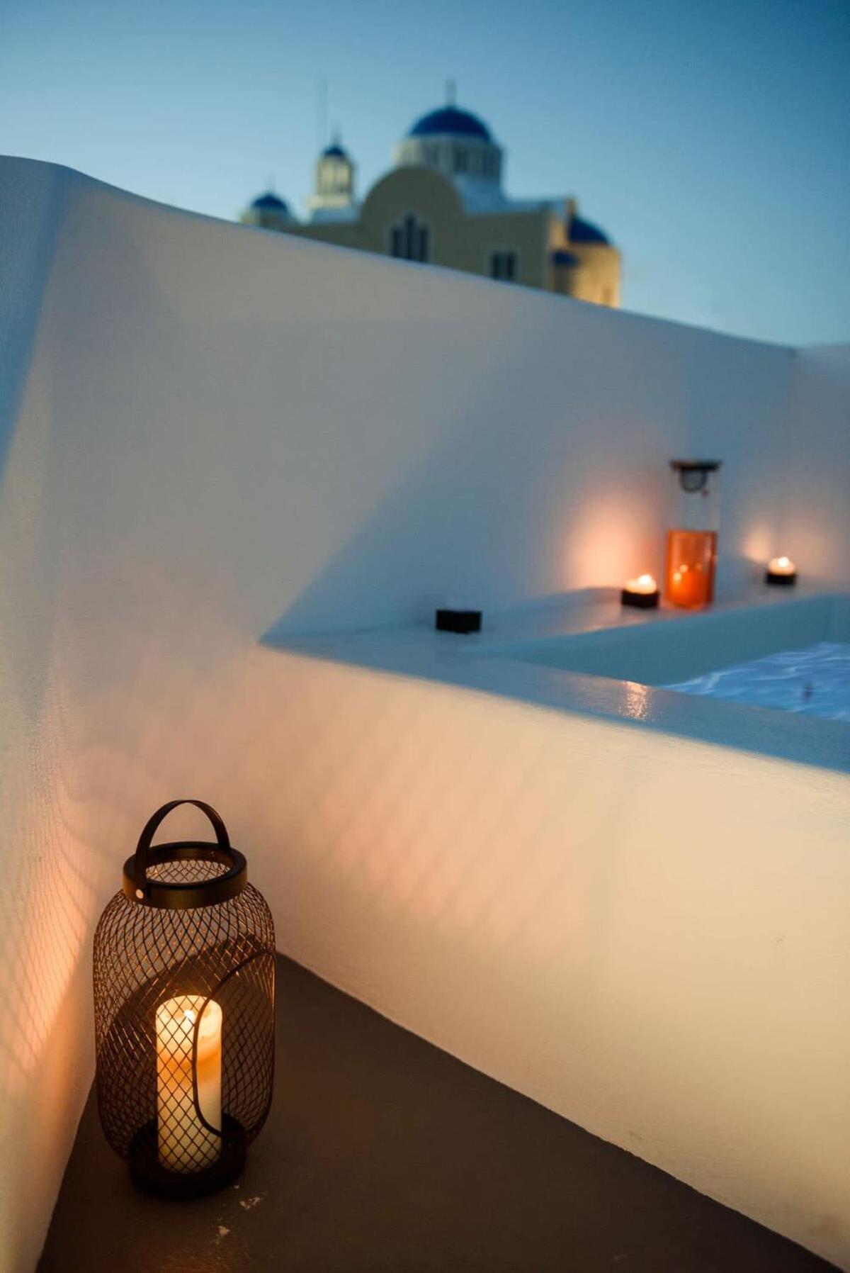 Santorini Traditional Apt With Private Hot Tub Apartment Фира Екстериор снимка