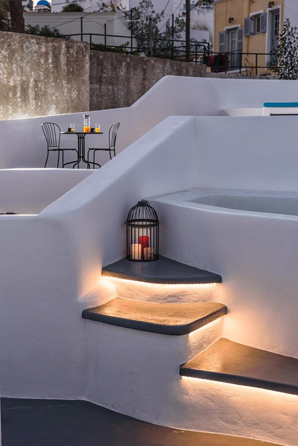 Santorini Traditional Apt With Private Hot Tub Apartment Фира Екстериор снимка